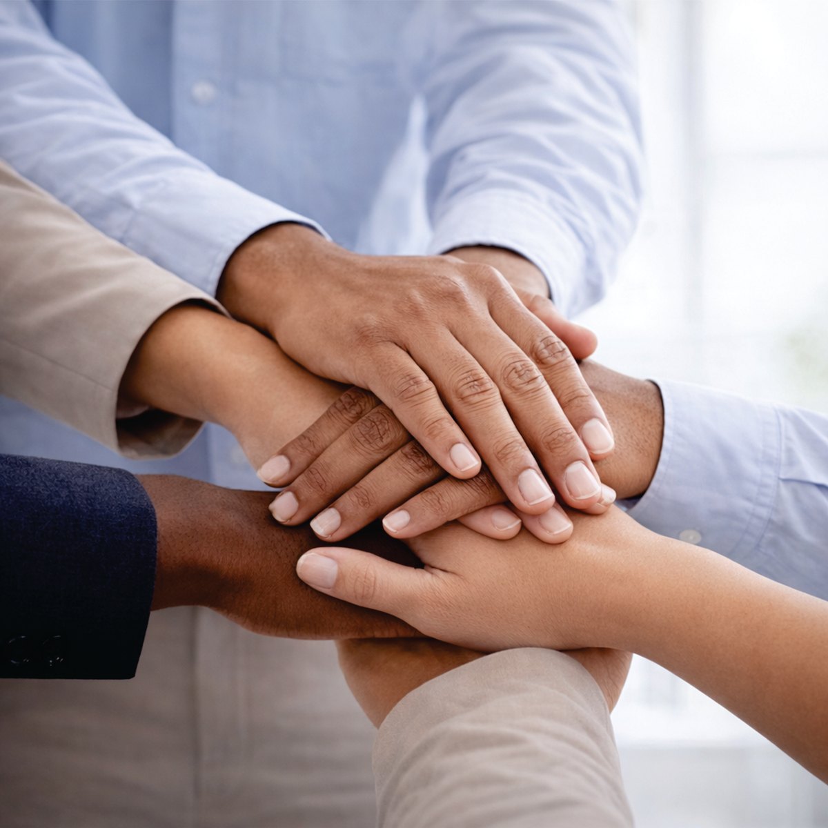 Mãos unidas em sinal de colaboração